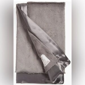 Luxe Baby Blanket
Little Giraffe